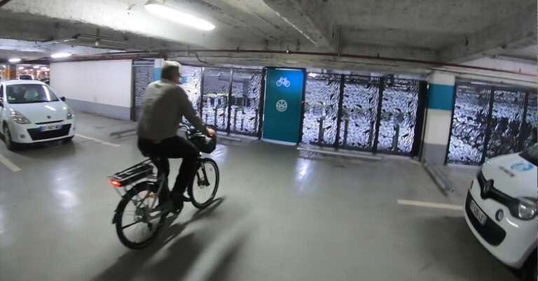 Aménagements de parking et d'espaces communs - Vélos - VAE - Trottinettes