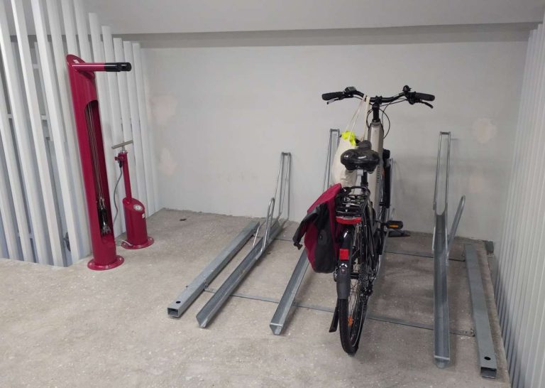 Totems outillage et Stations de gonflage - Vélos - Trottinettes - VAE