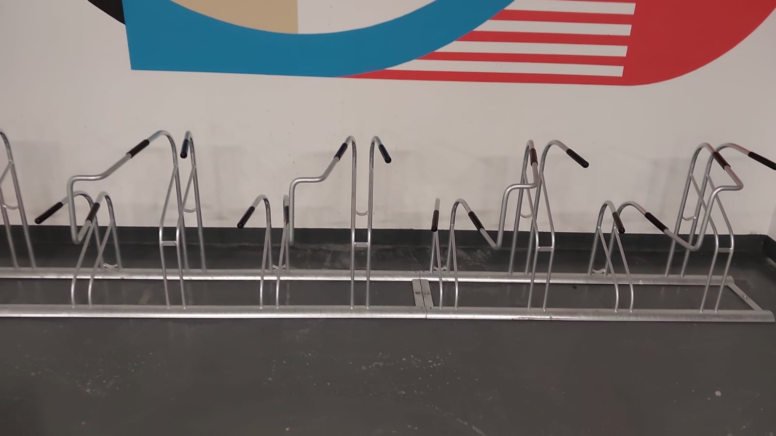 Rack vélos / trotinettes